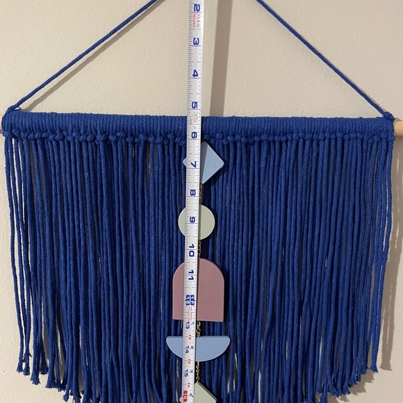 Blue macrame wall hanger - Picture 4 of 5